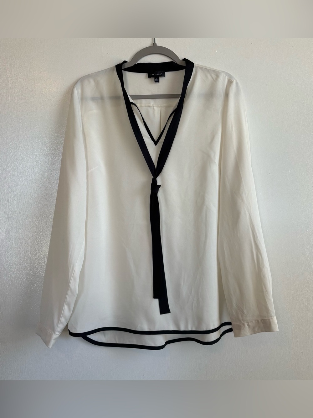 The Limited Cream Solid Chiffon V-Neck Long Sleeve Tie Neck Blouse Women’s L
